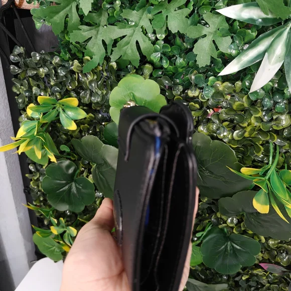 Coraline Black Wallet with Artistic Design - Picture 4 of 8